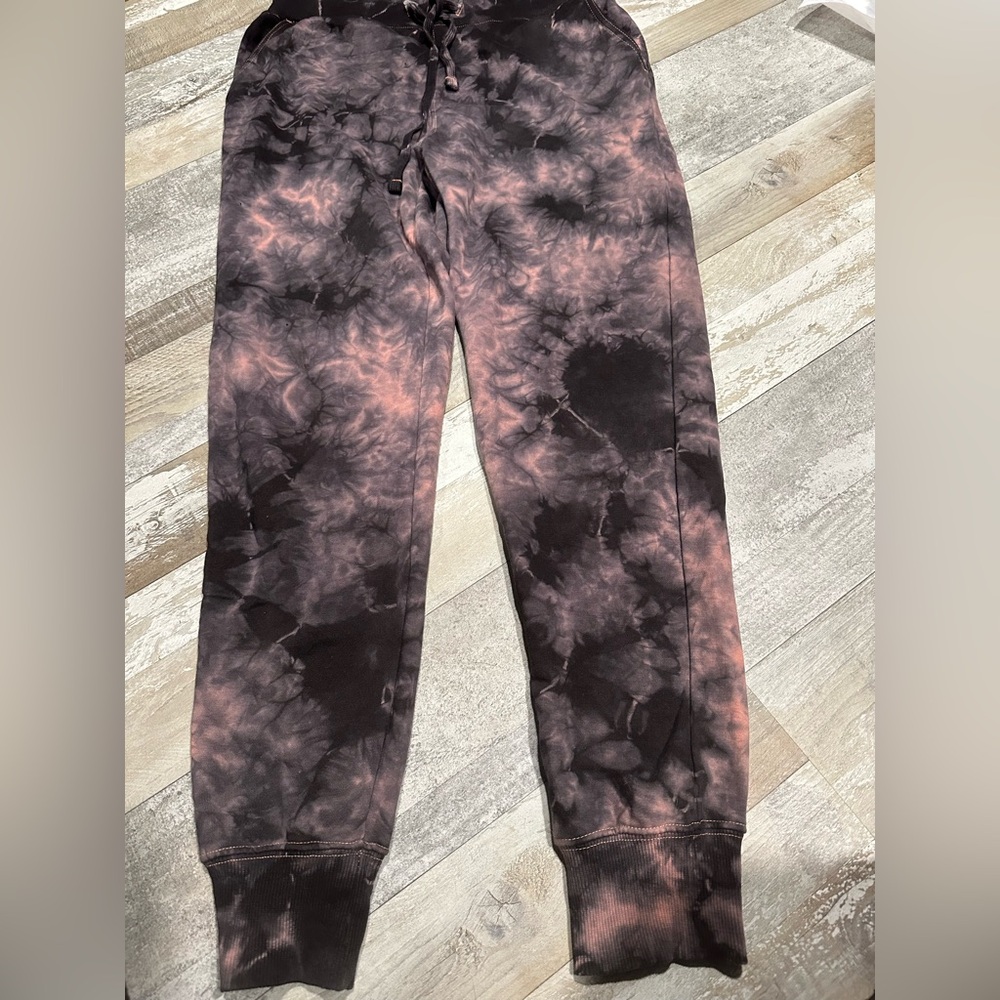 Chatoyant tie dyed jogger style sweatpants. Size large, pockets ,drawstring